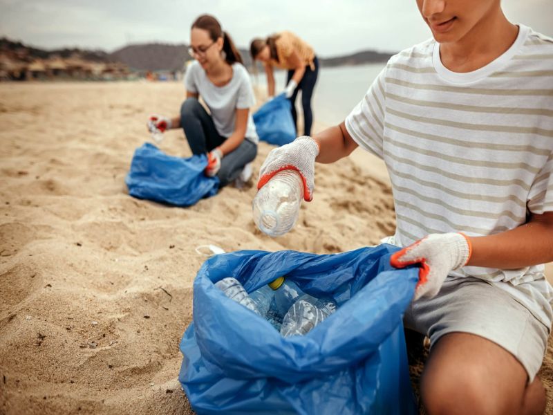 Beach Cleanup by travelers